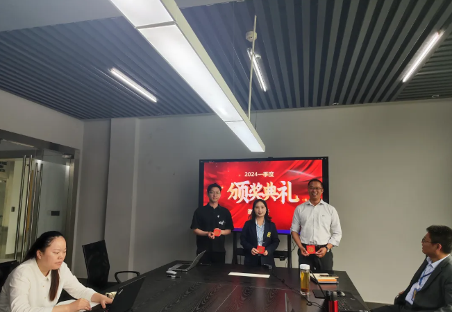ag亚娱风管销售中心员工一季度颁奖